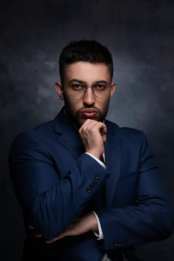 fotografia-empresarial-hombre-traje-retrato-newjersey.jpg1 Retrato profesional de un hombre de negocios en traje. Fotografía corporativa, headshots para LinkedIn y marca personal en Jackson, New Jersey.